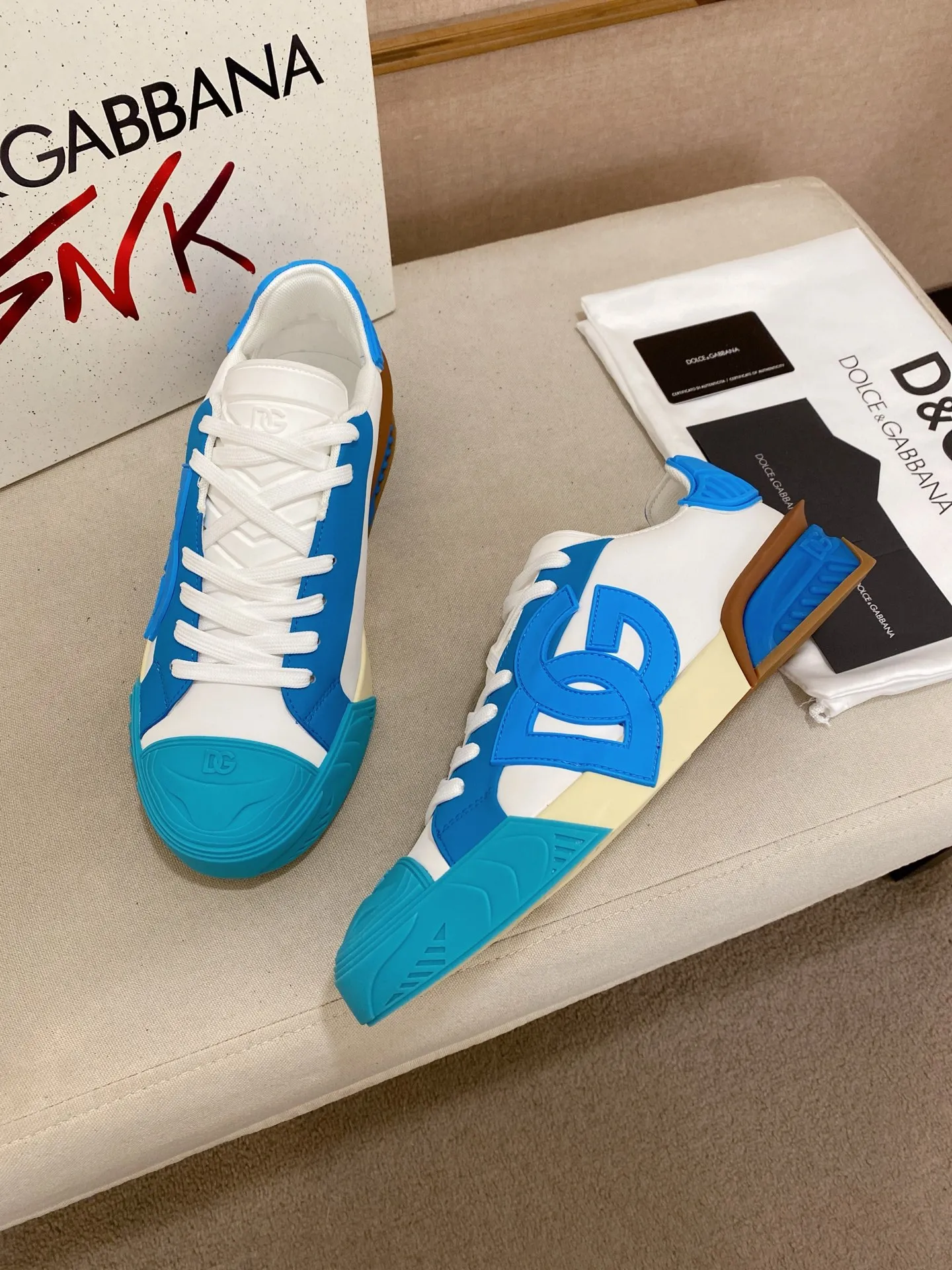 Men's shoes 💰: 660💰 (top quality) The latest sports style DG hot model recommendation, 👉 first launch of men's shoes 😻 I am really crazy about it, top design, impeccable comfort, absolute best-seller, imported cowhide upper, full cowhide lining🐂. Original replica, the latest cool outsole 💥👟Number of codes: 38-44 (45/custom-made, non-refundable)